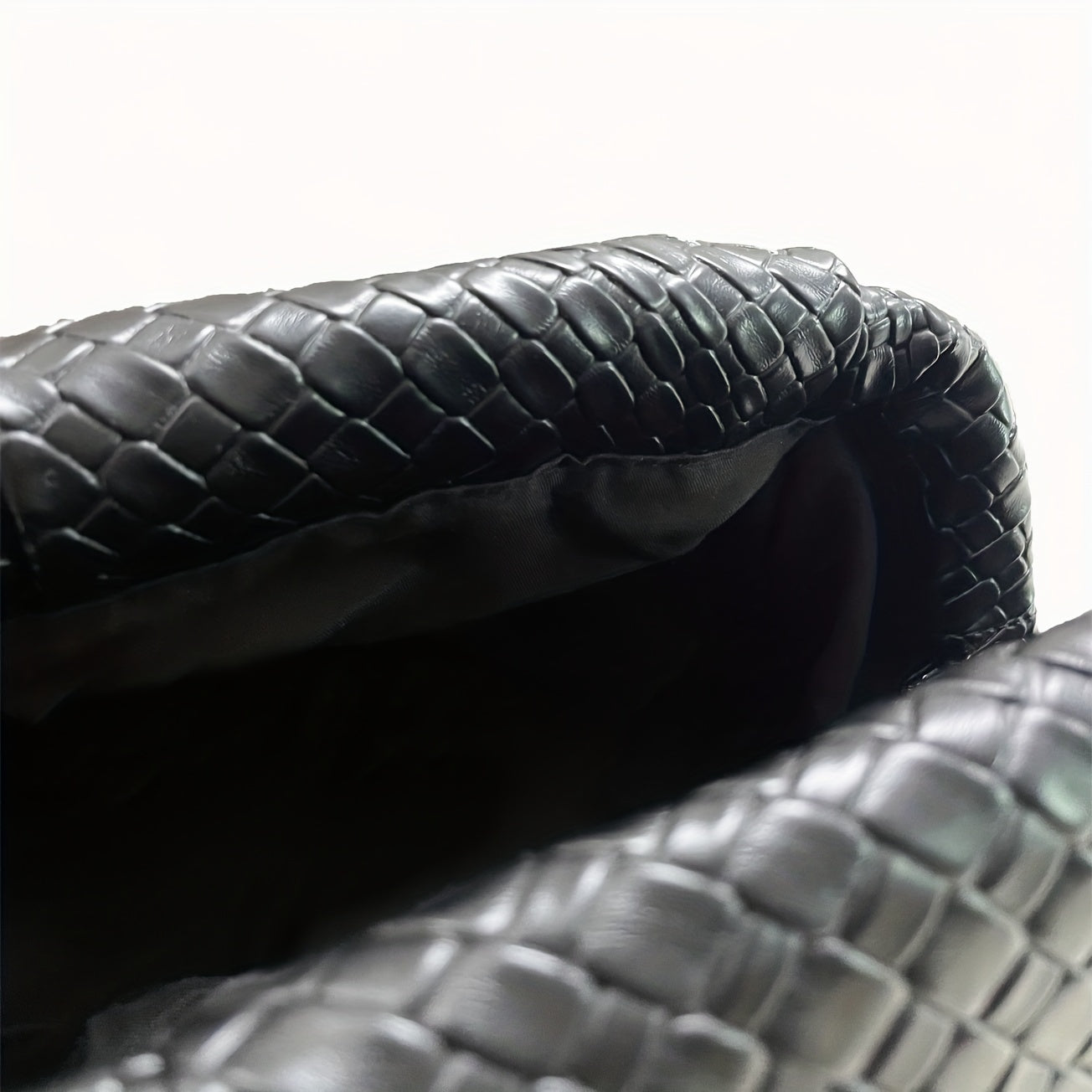 Woven Cloud Clutch: Minimalist Chic Handbag