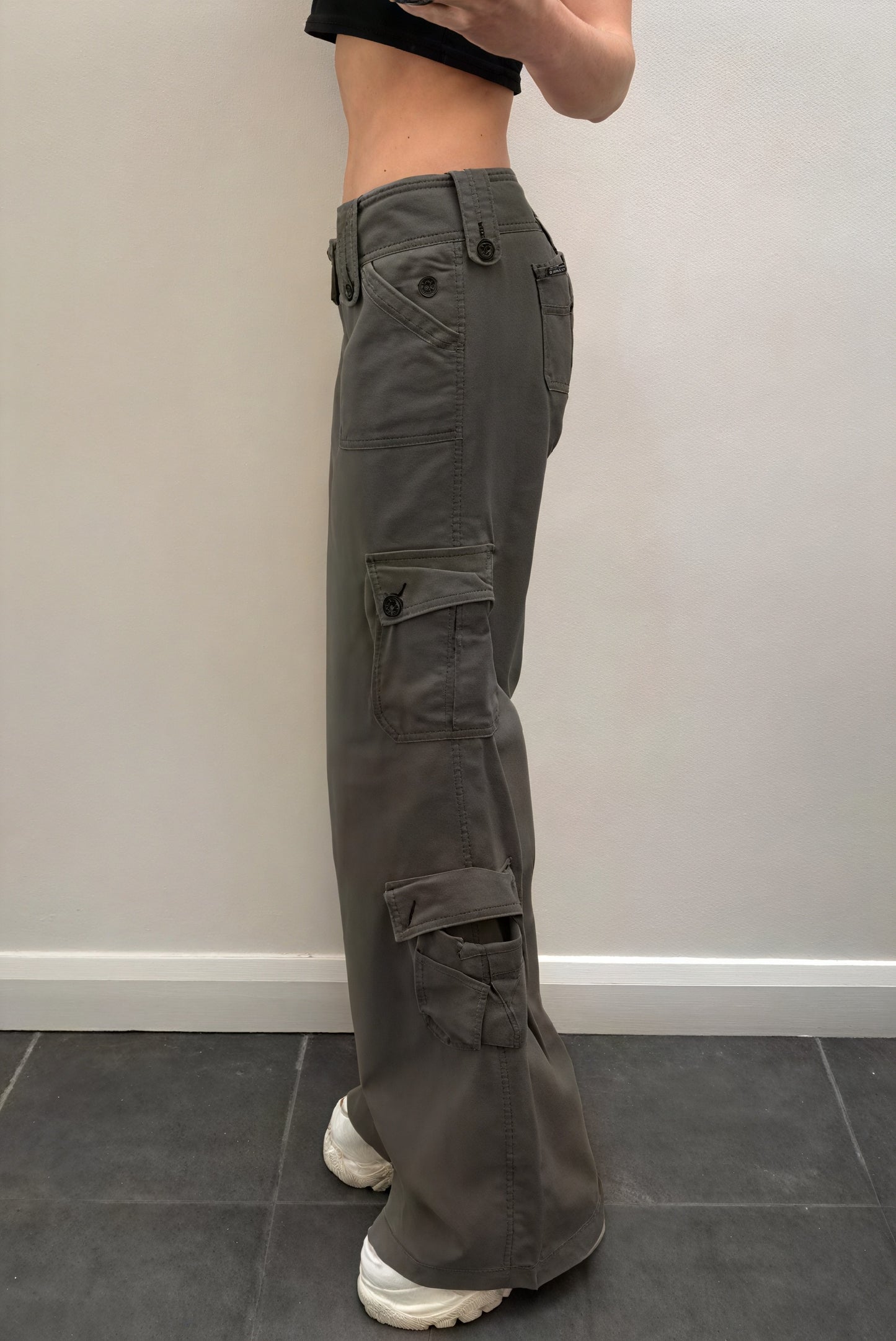 High-Waisted Cargo Trousers - Straight Leg