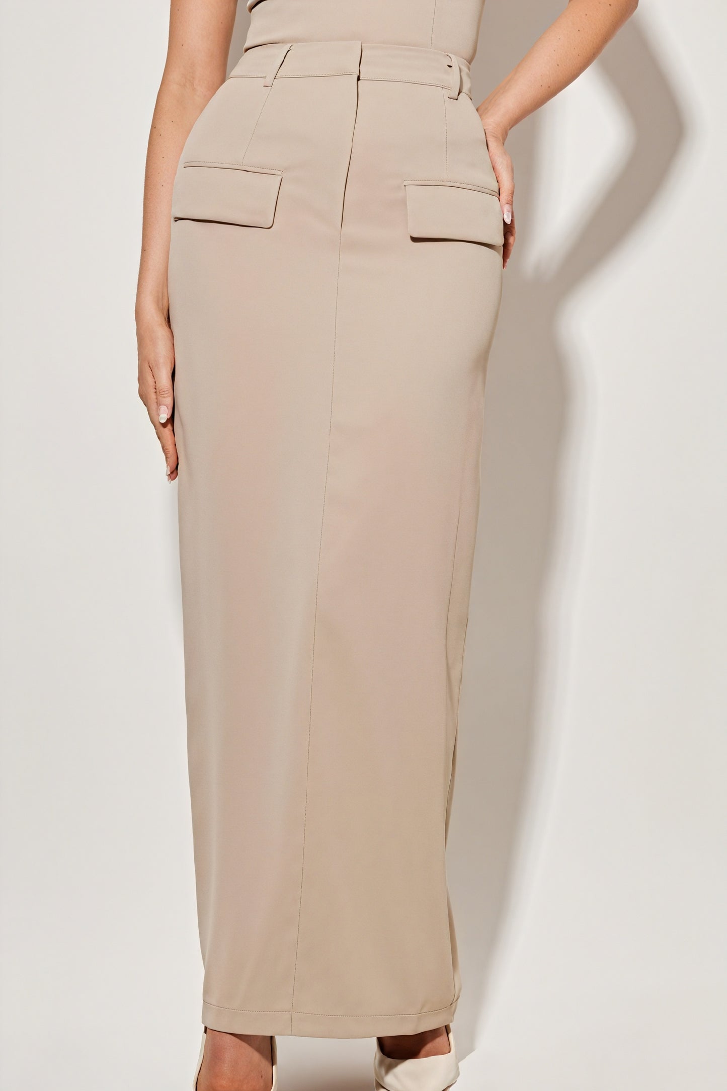 Minimalist Halter Neck Floor-Length Gown