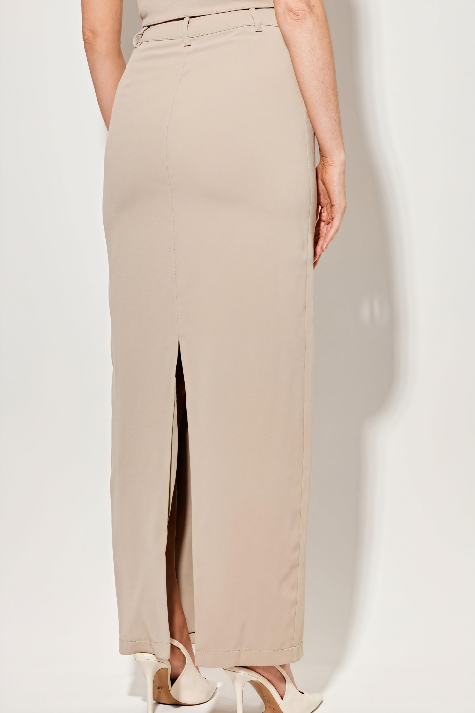 Minimalist Halter Neck Floor-Length Gown