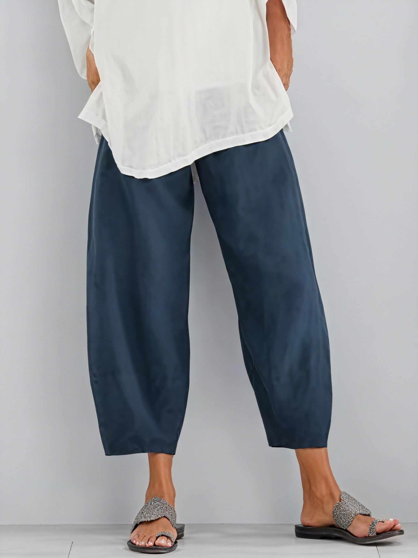Wide-Leg Trousers - High-Waisted Cropped Pant