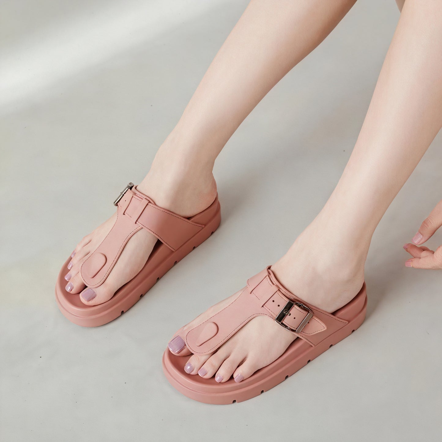 Sculpted Sole Sandals: Modern Comfort, Minimalist Design