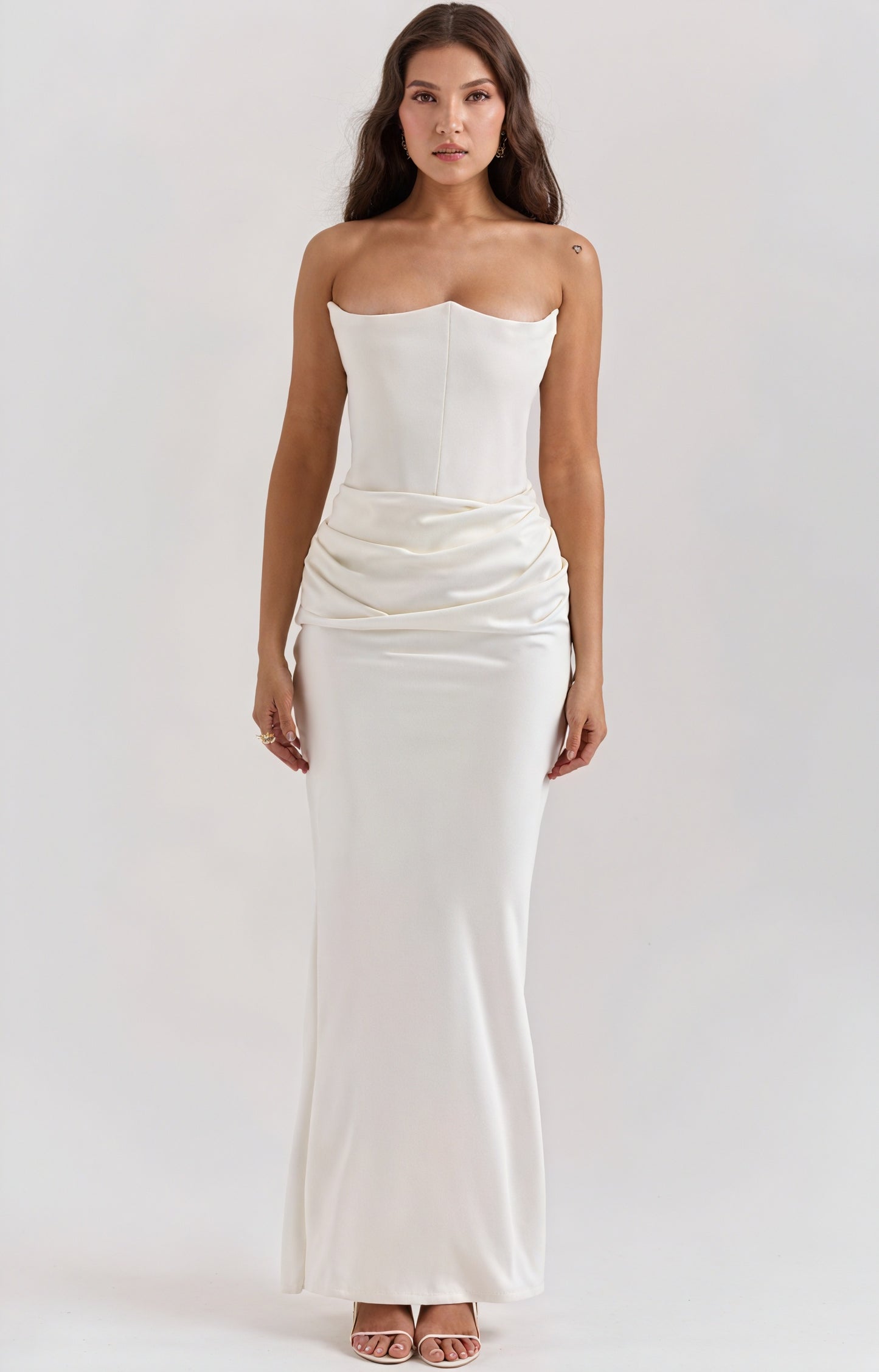 Strapless Gown: Sculpted Silhouette, Timeless Elegance