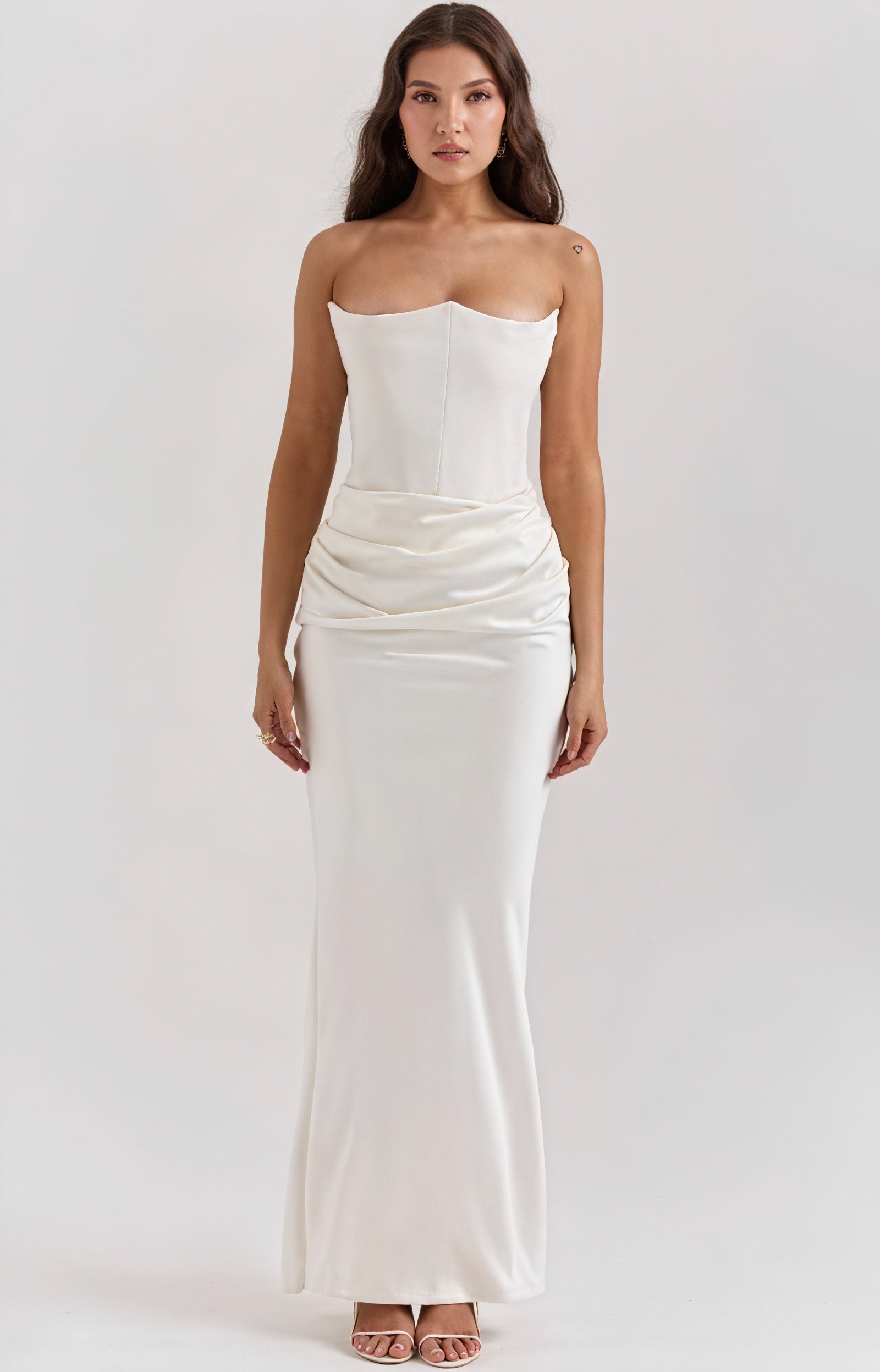 Strapless Gown: Sculpted Silhouette, Timeless Elegance