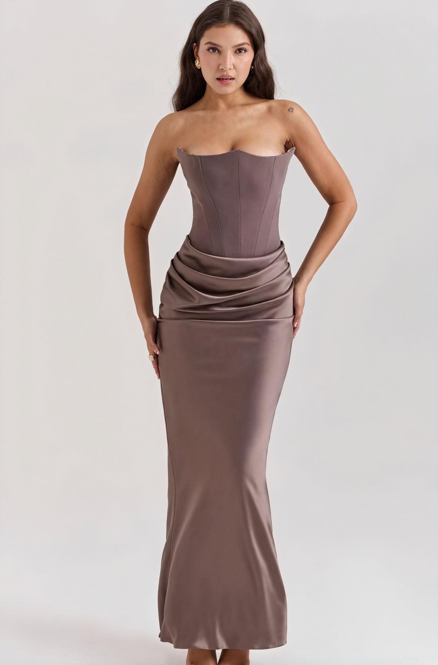 Strapless Gown: Sculpted Silhouette, Timeless Elegance