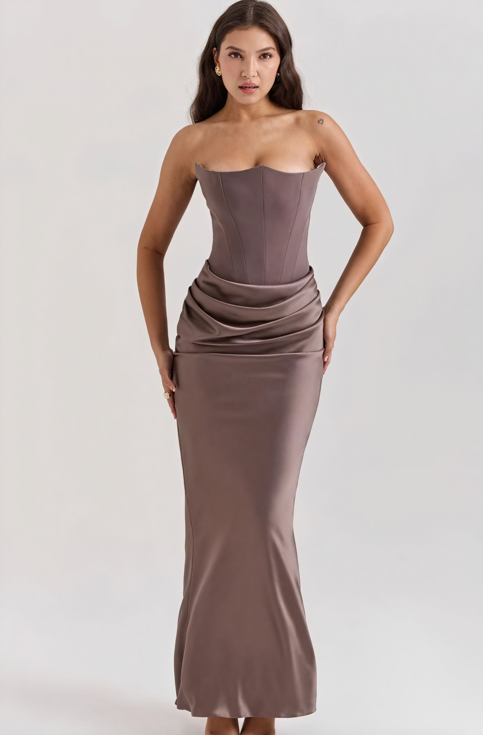 Strapless Gown: Sculpted Silhouette, Timeless Elegance