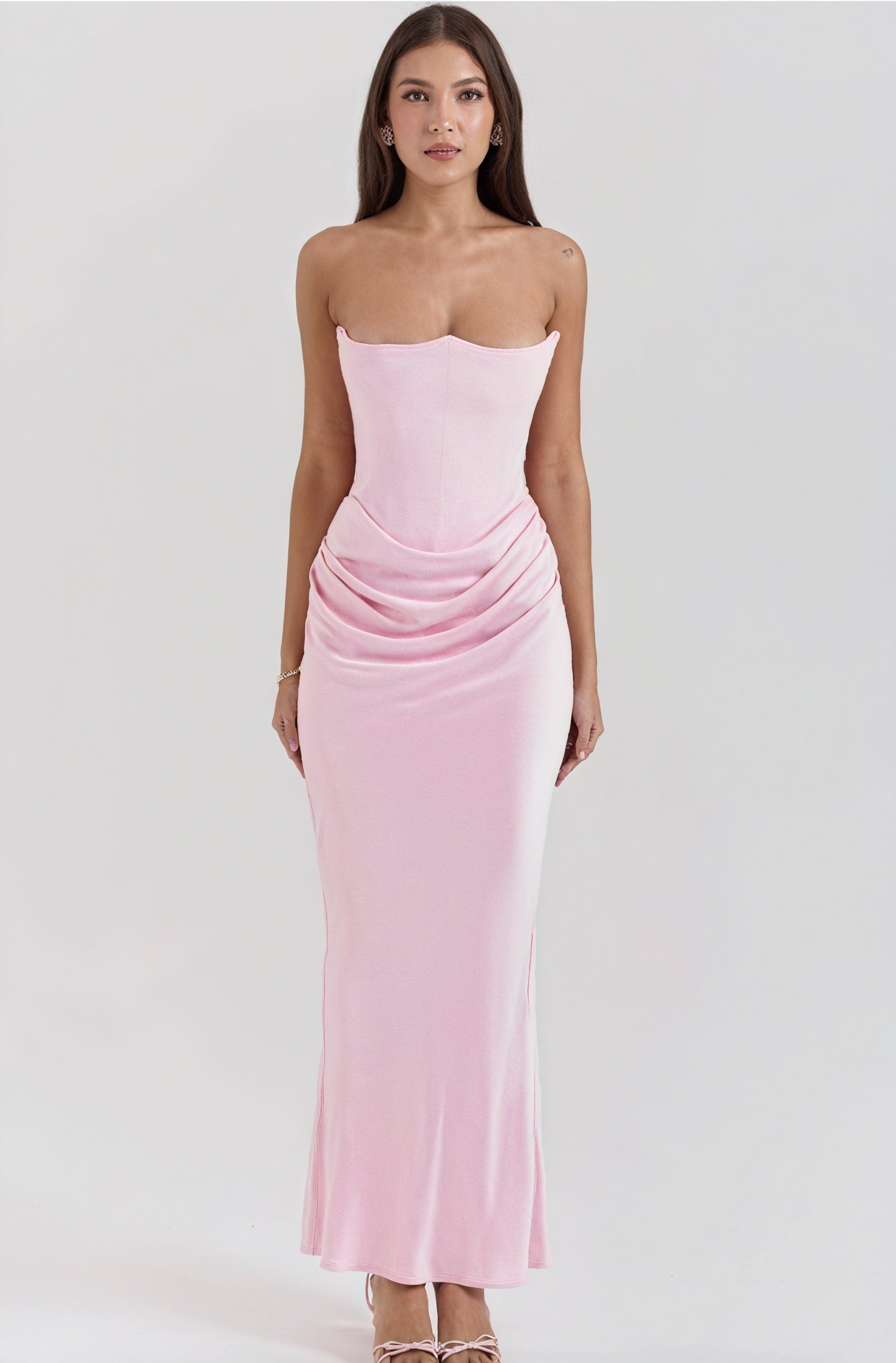 Strapless Gown: Sculpted Silhouette, Timeless Elegance