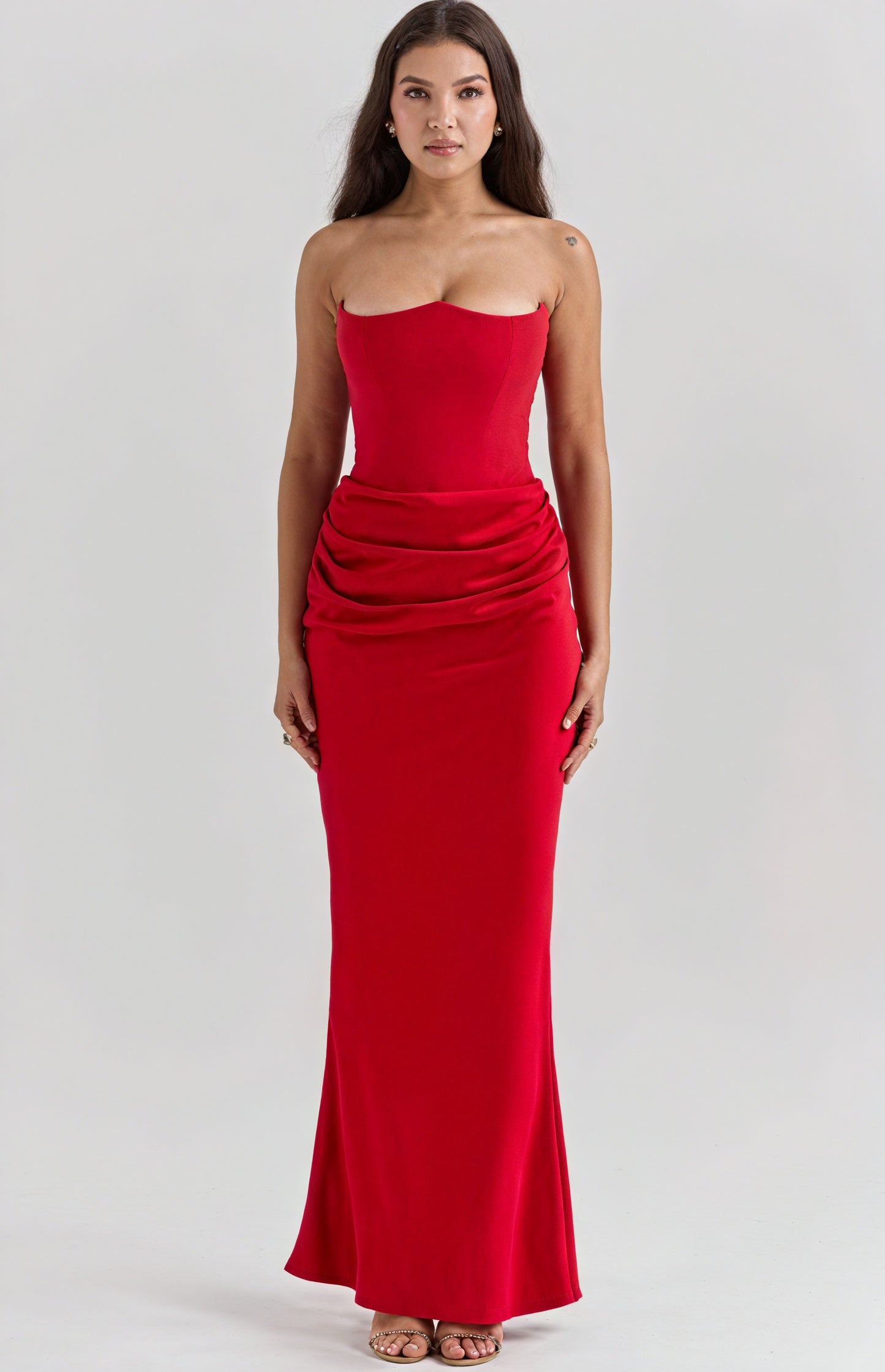 Strapless Gown: Sculpted Silhouette, Timeless Elegance