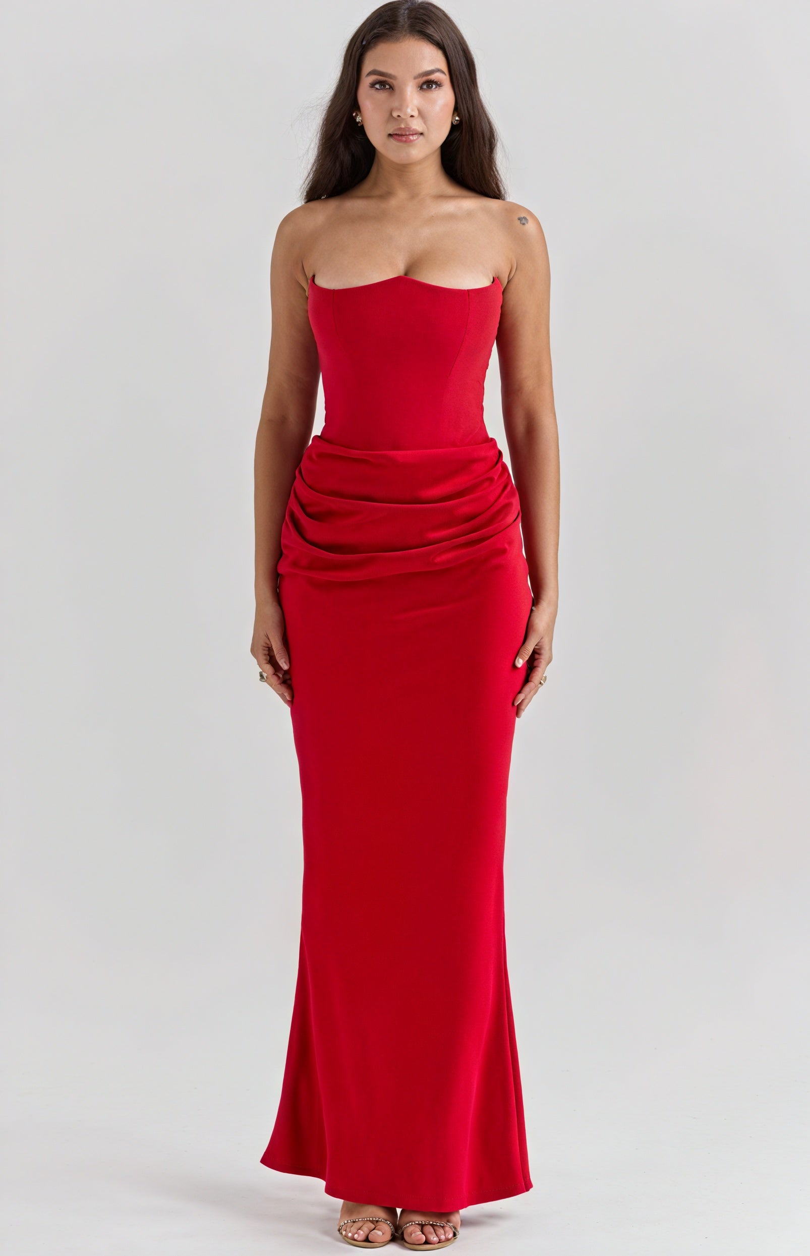 Strapless Gown: Sculpted Silhouette, Timeless Elegance