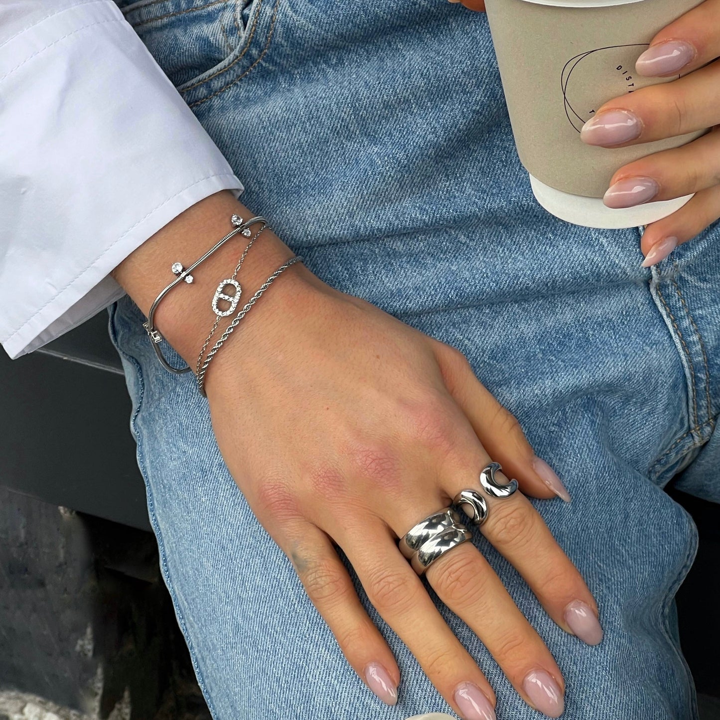 Twisted Rope Bracelet: Lightweight Wrist Adornment