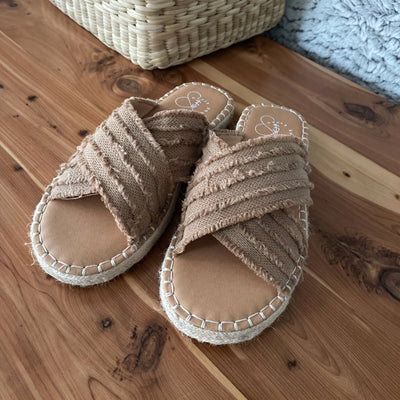 Bohemian Cross-Strap Sandals – Rope Sole Design