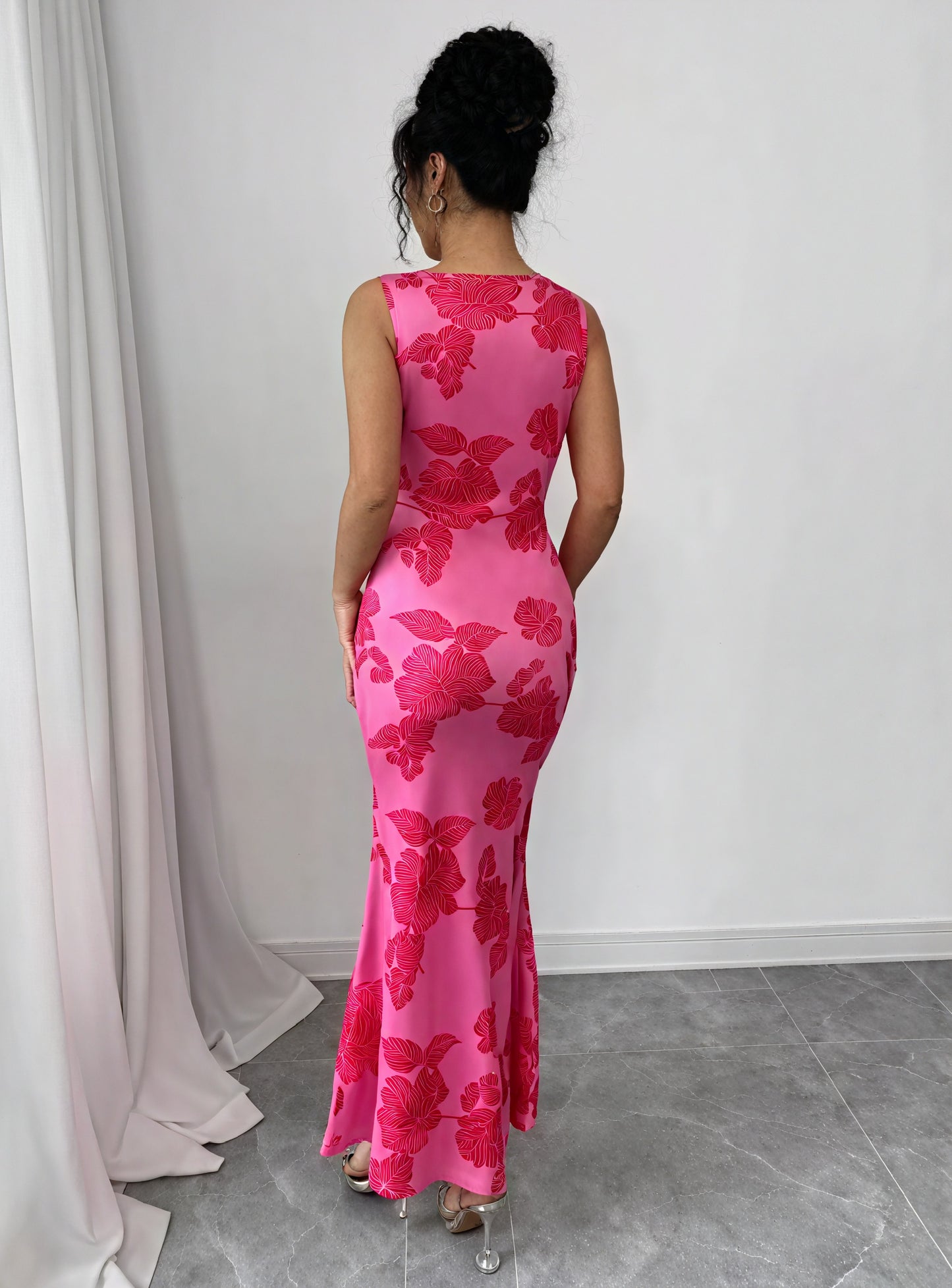 Floral Impression Dress: Timeless Elegance