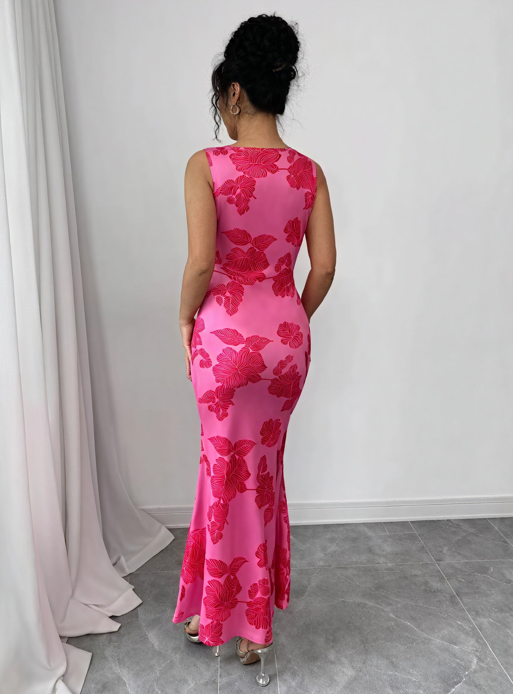 Floral Impression Dress: Timeless Elegance